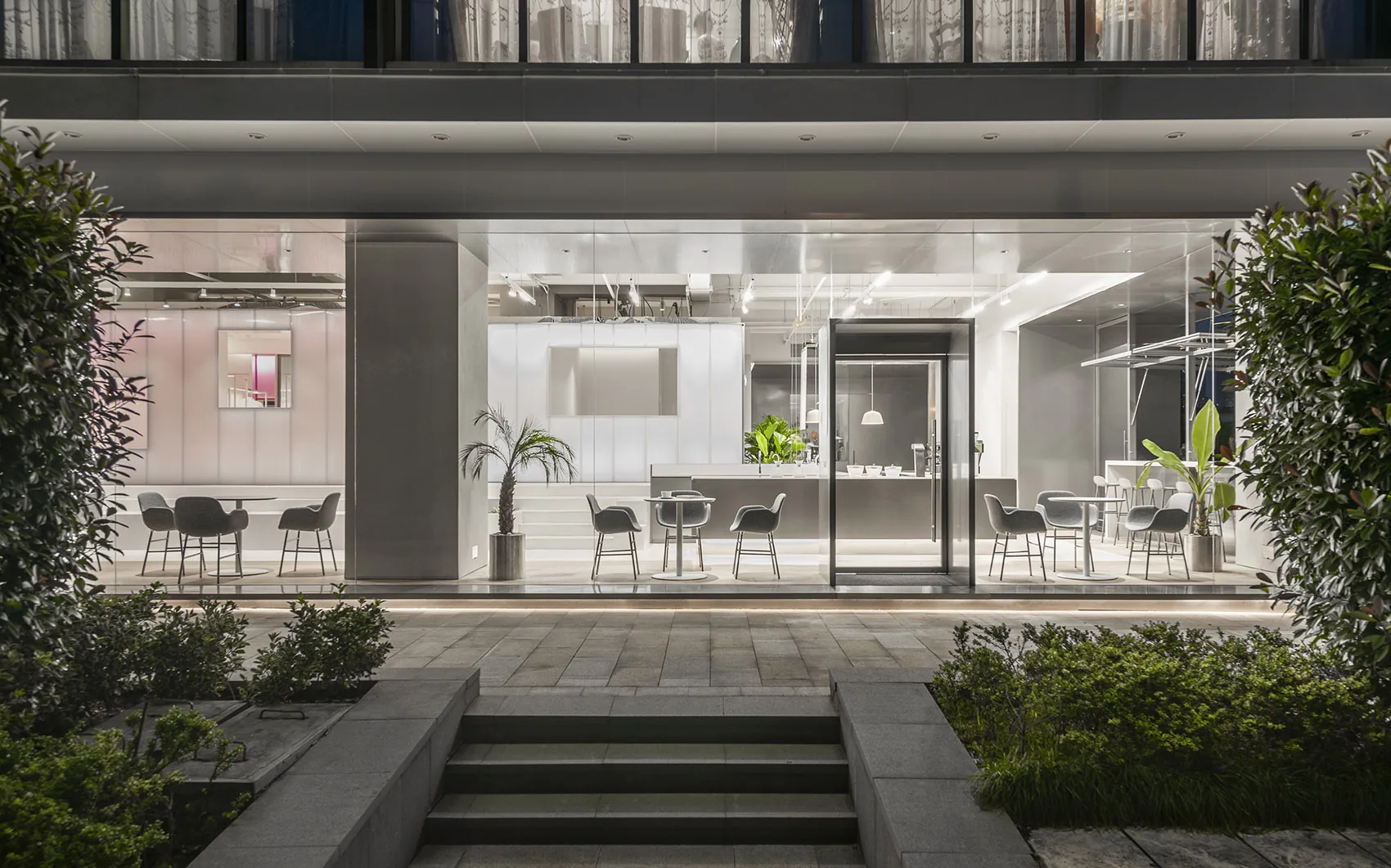 Commercial fashion retail lighting application